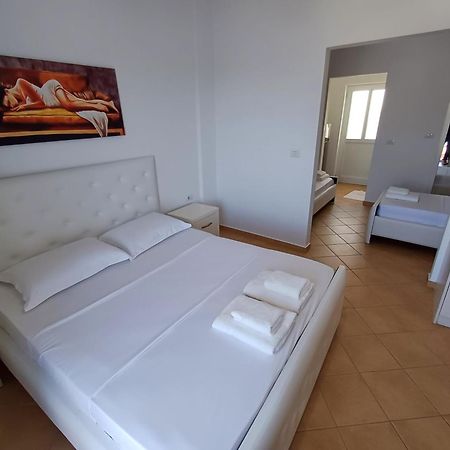 Hotel Sherifi Sarandë エクステリア 写真