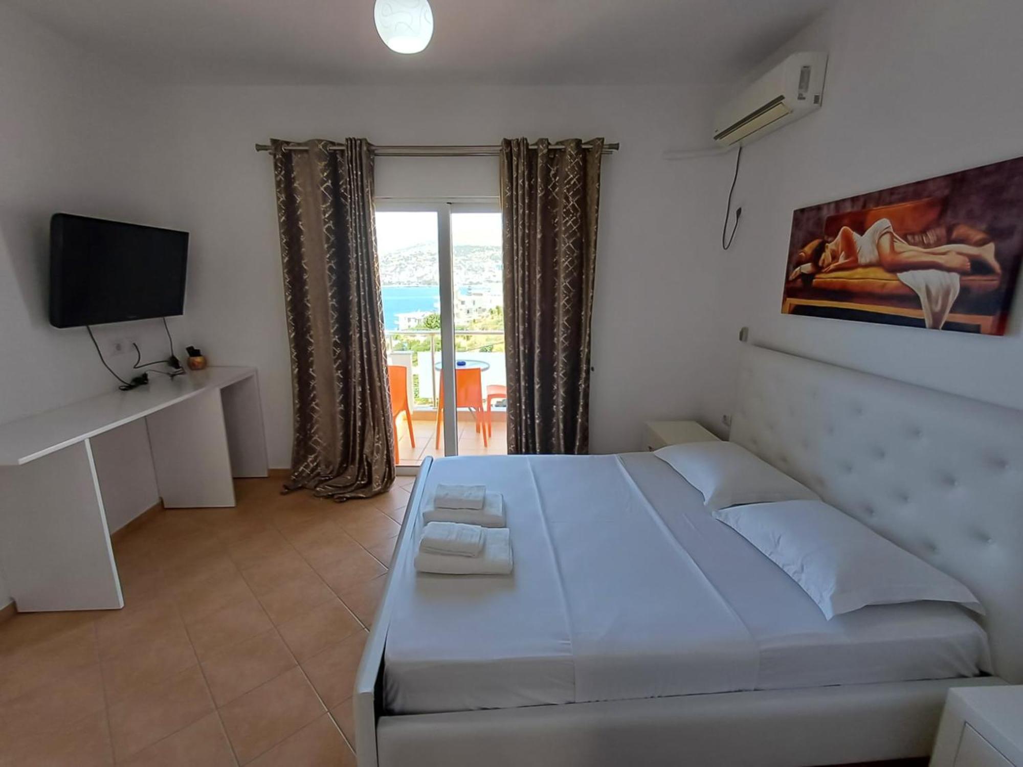 Hotel Sherifi Sarandë エクステリア 写真