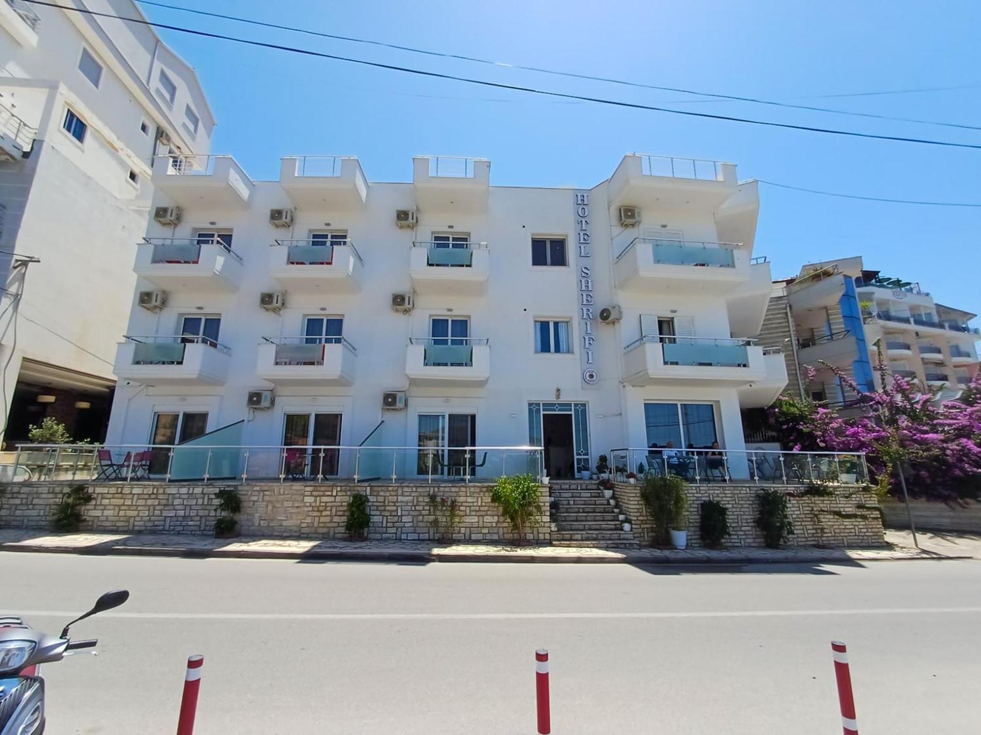 Hotel Sherifi Sarandë エクステリア 写真