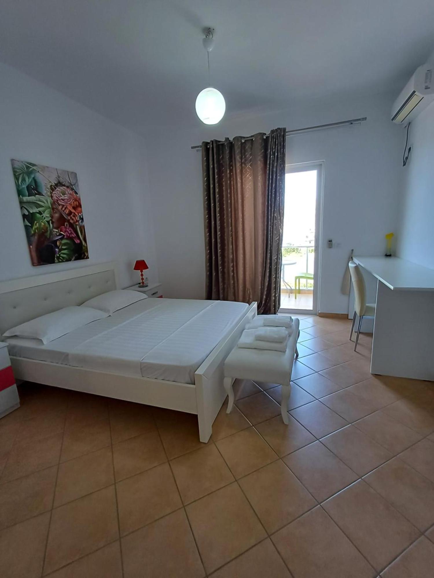 Hotel Sherifi Sarandë エクステリア 写真