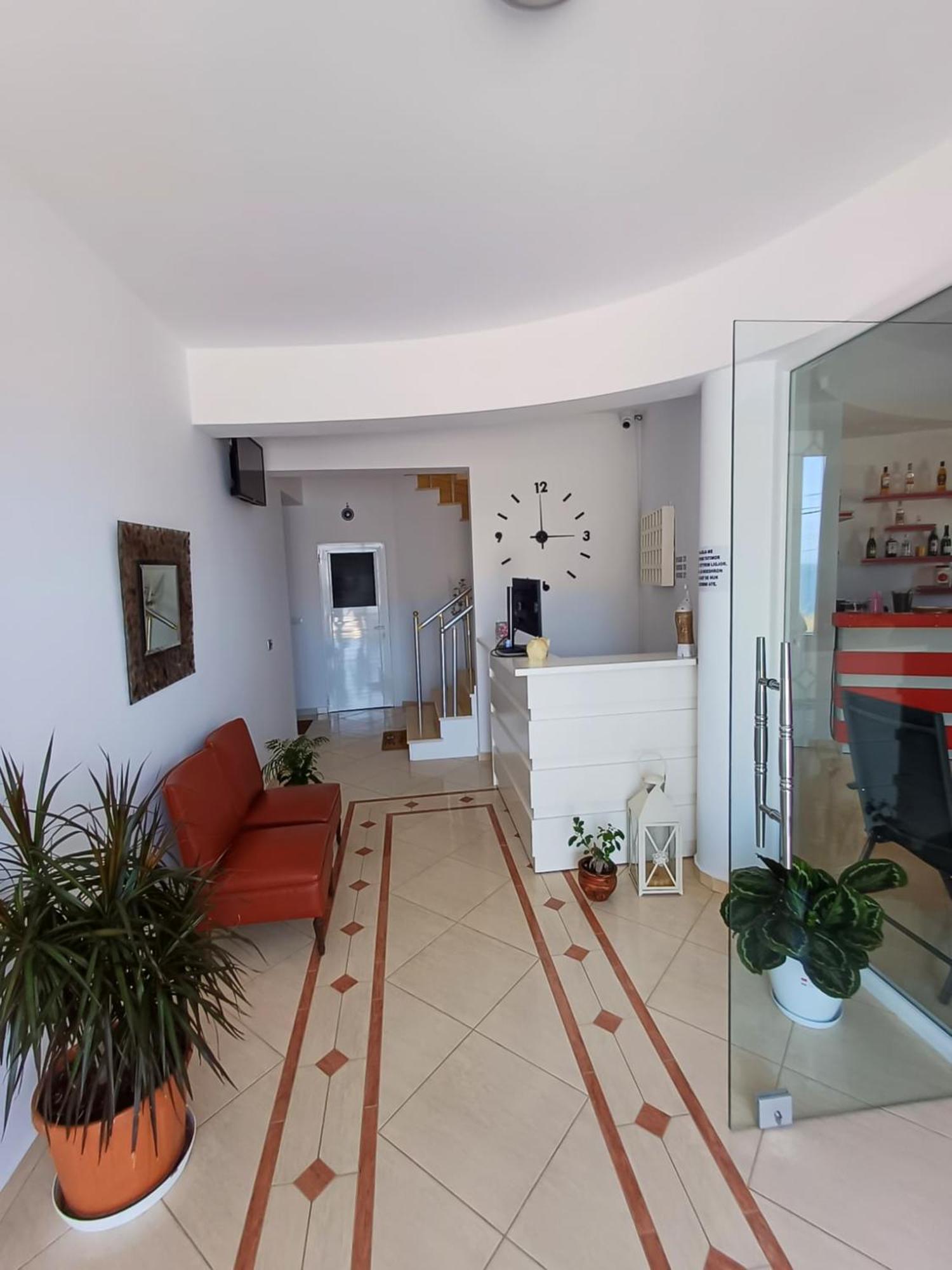 Hotel Sherifi Sarandë エクステリア 写真