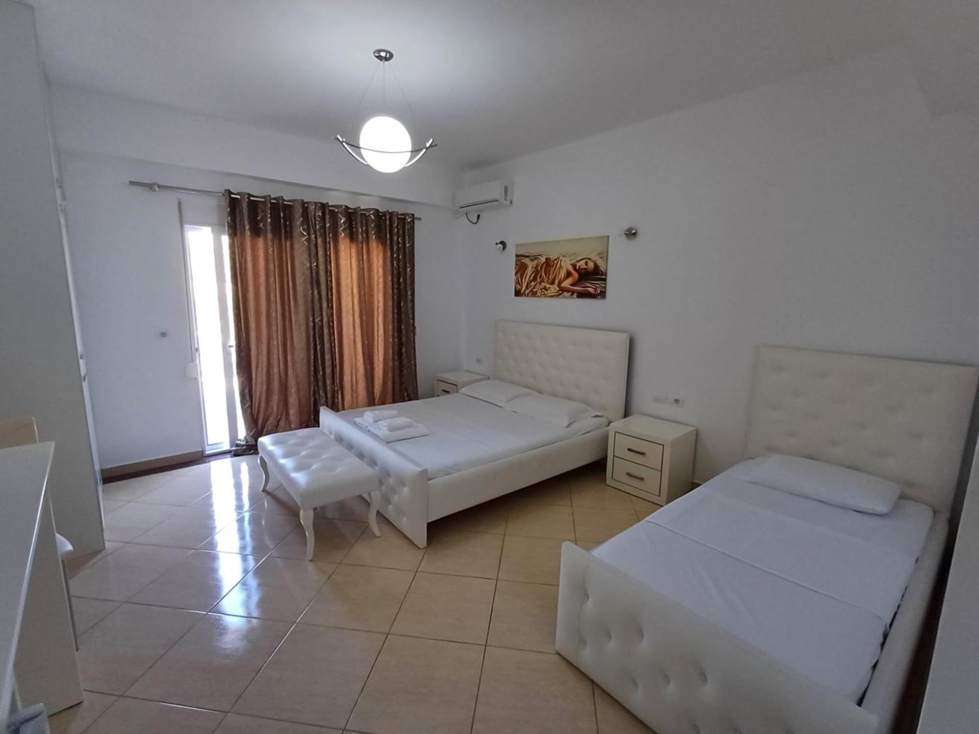 Hotel Sherifi Sarandë エクステリア 写真