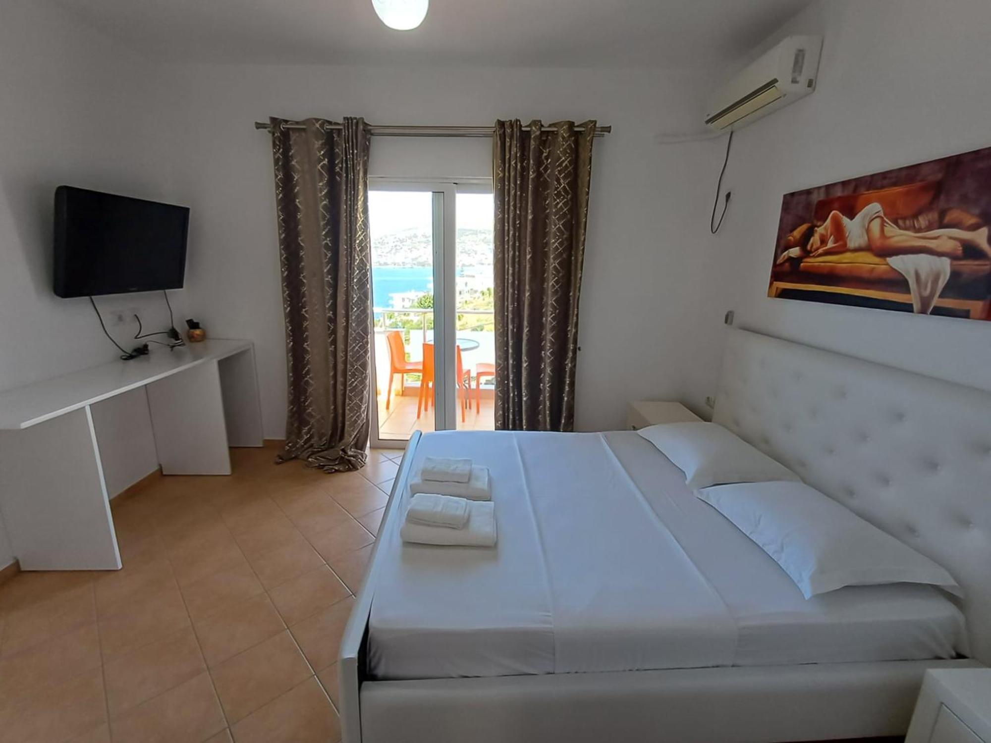 Hotel Sherifi Sarandë エクステリア 写真