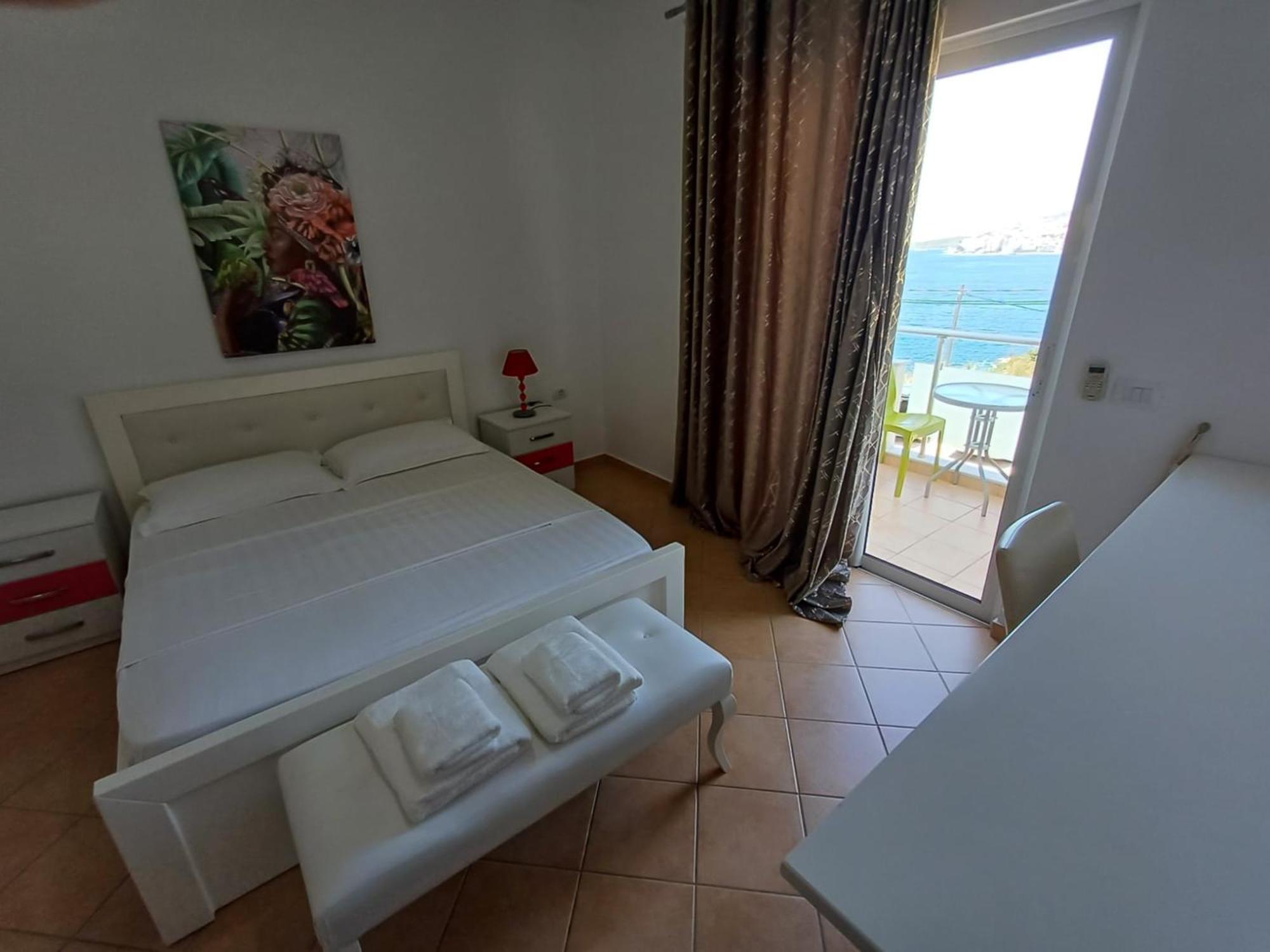 Hotel Sherifi Sarandë エクステリア 写真
