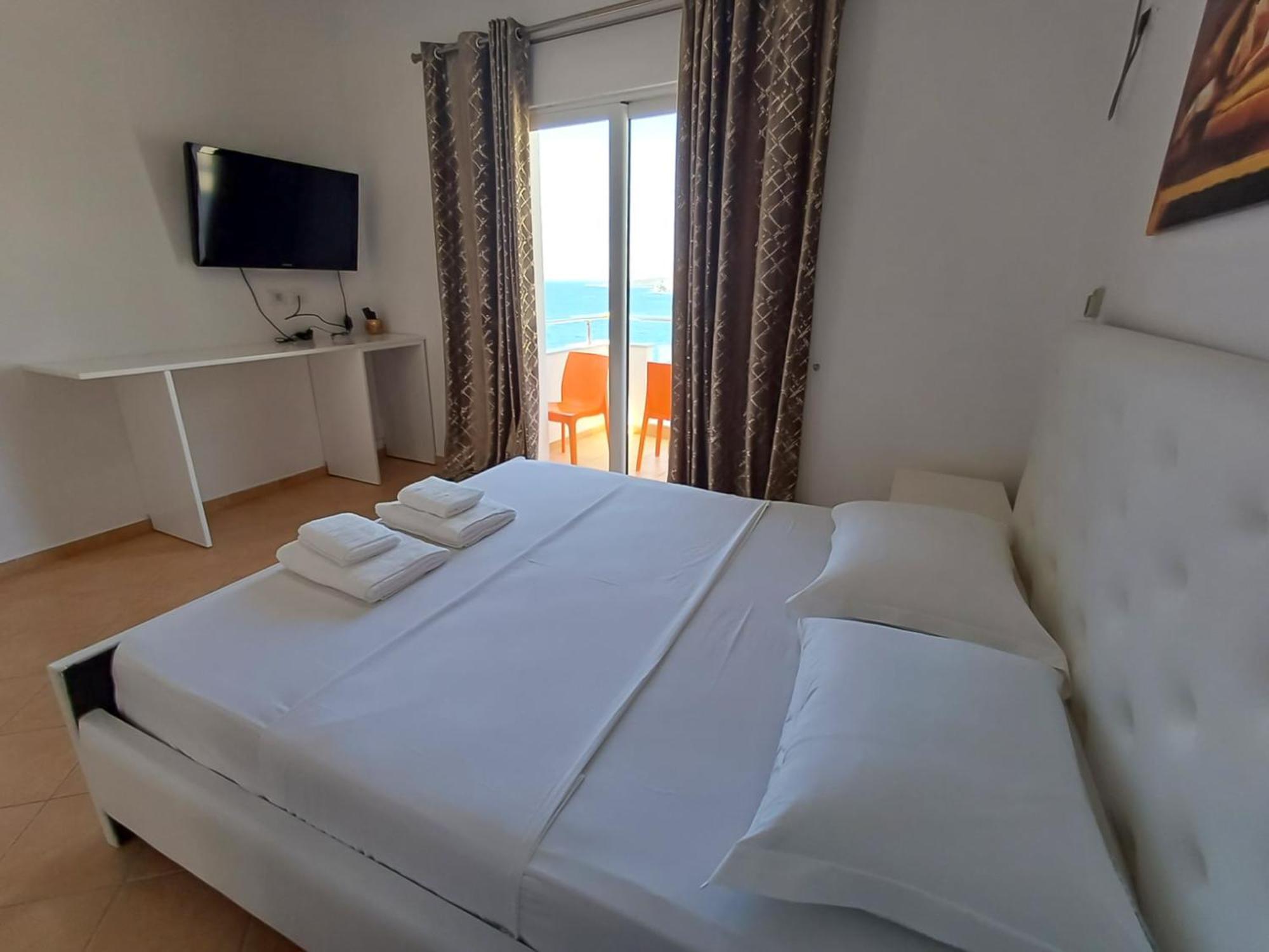 Hotel Sherifi Sarandë エクステリア 写真