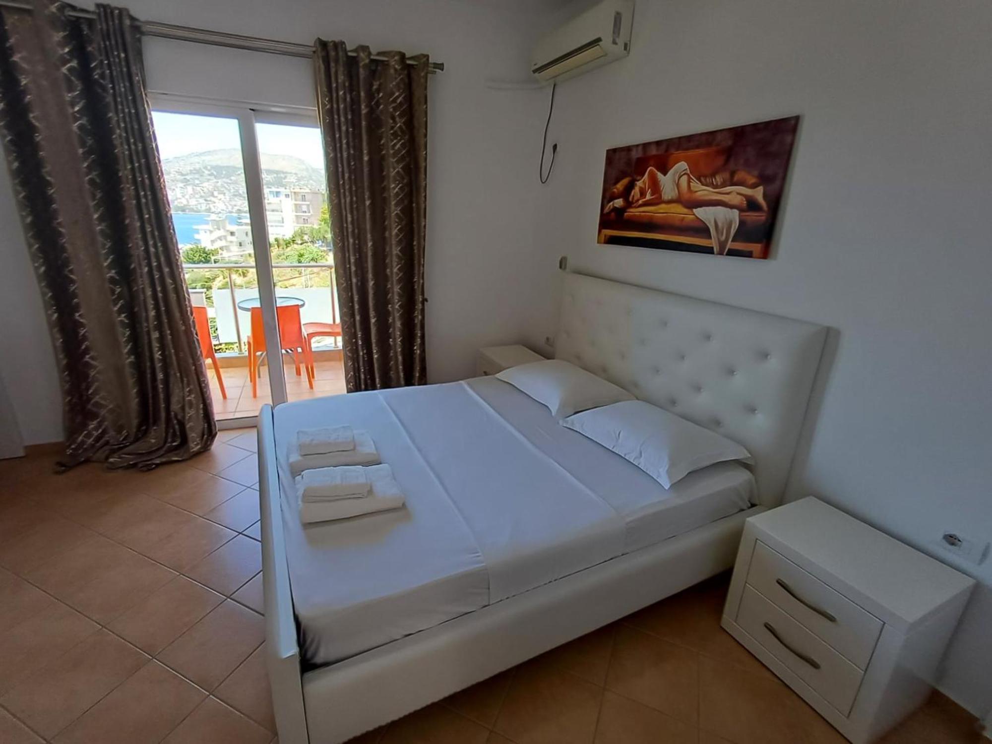 Hotel Sherifi Sarandë エクステリア 写真