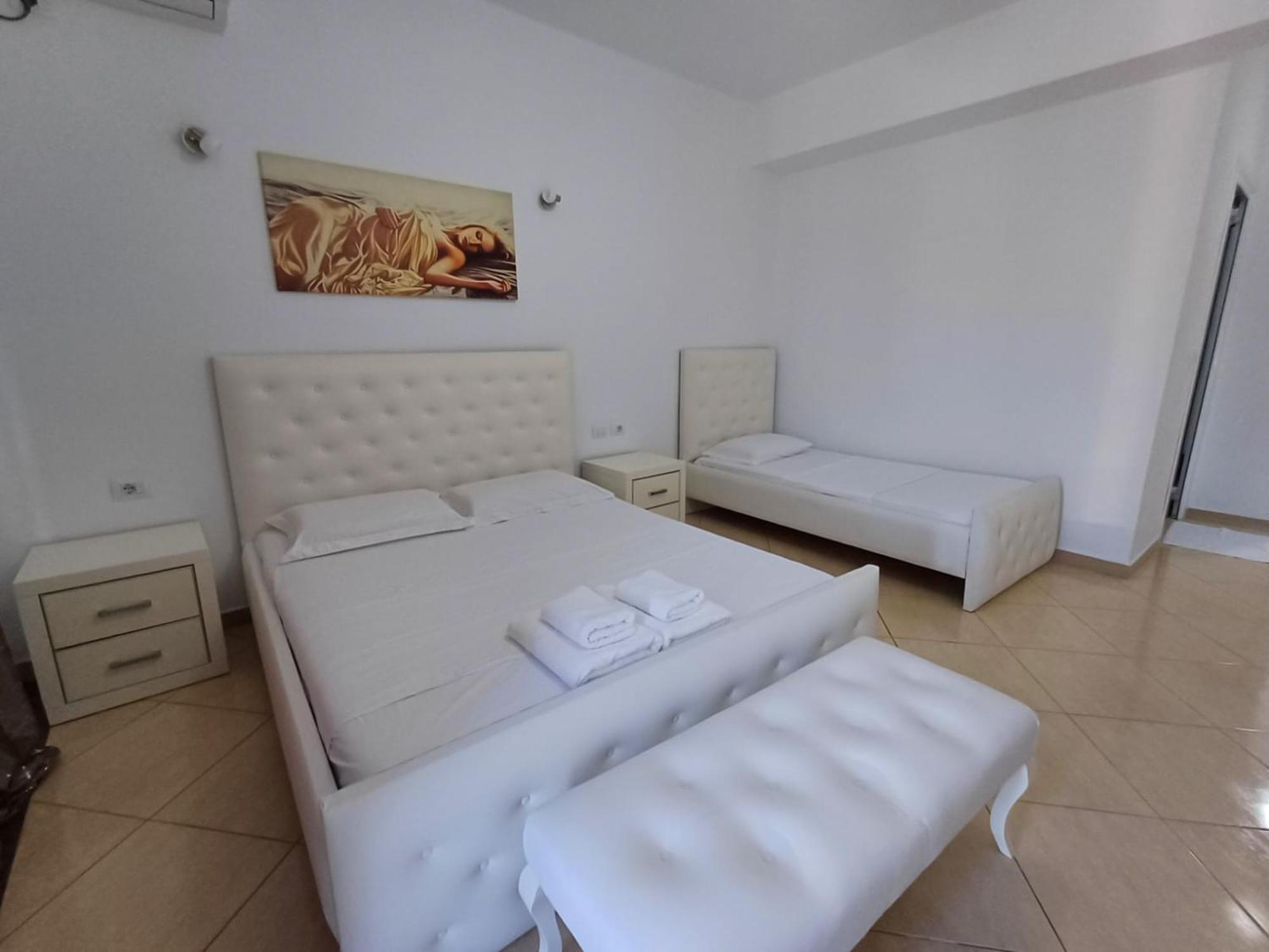 Hotel Sherifi Sarandë エクステリア 写真