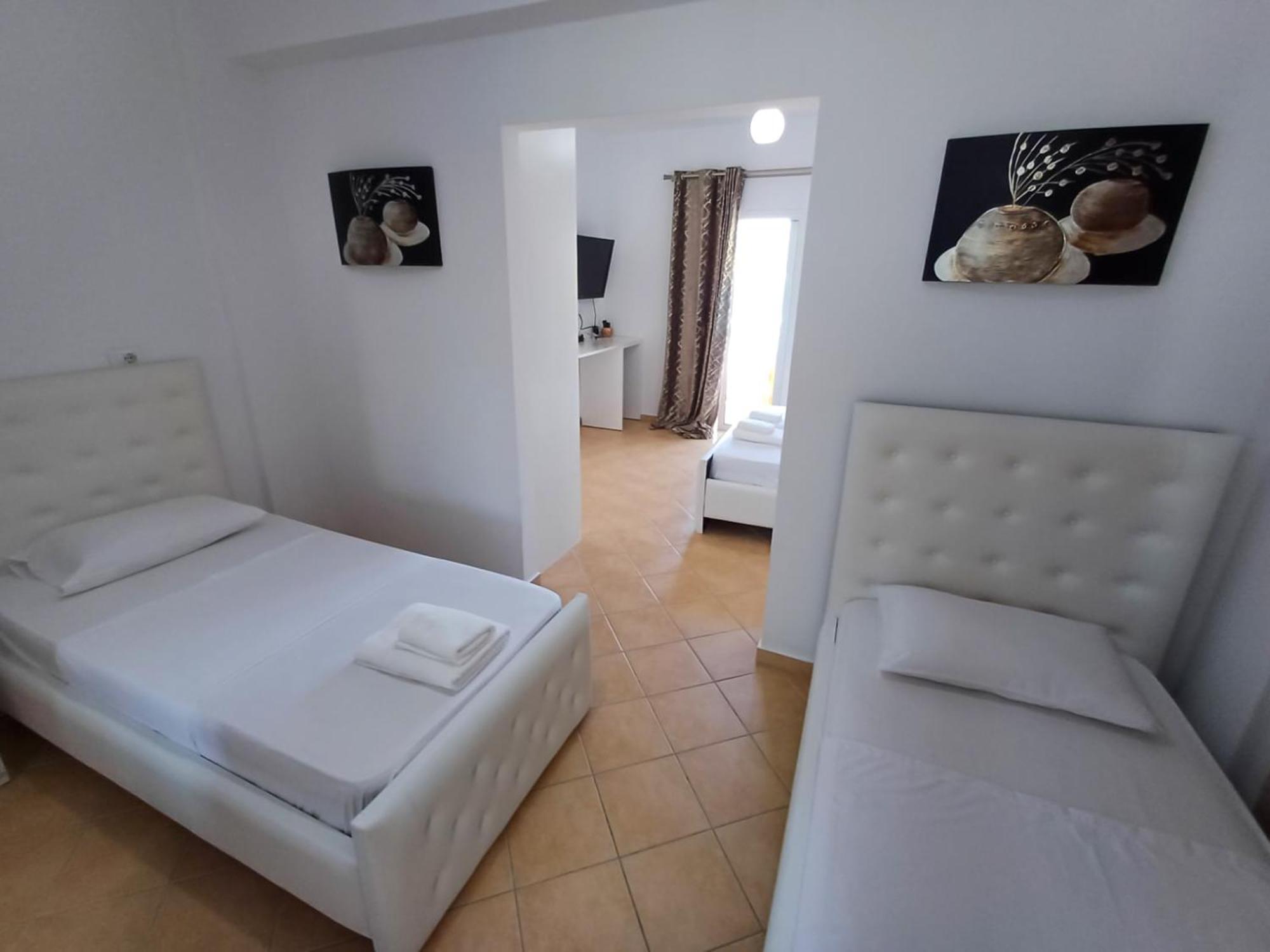 Hotel Sherifi Sarandë エクステリア 写真