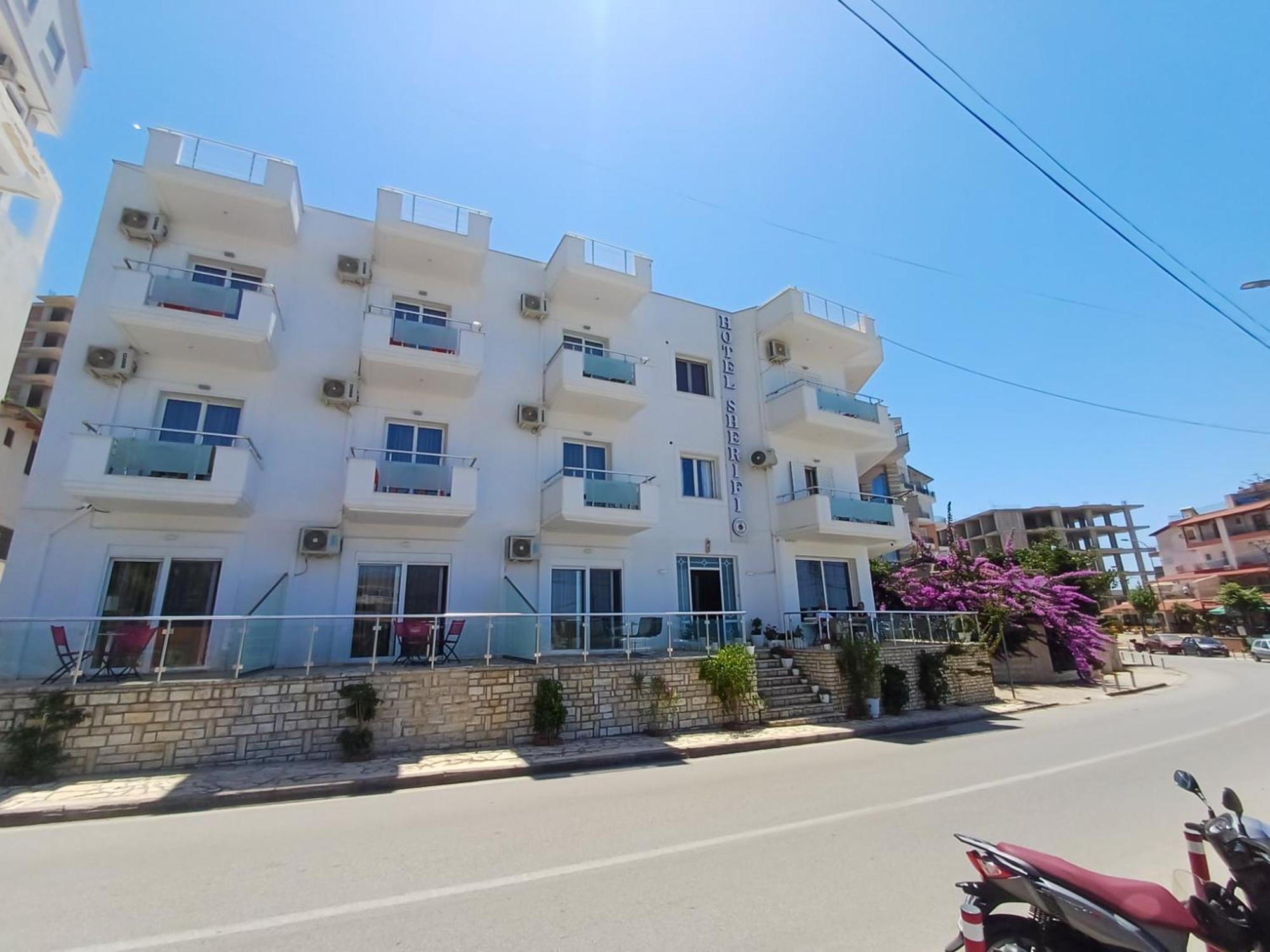 Hotel Sherifi Sarandë エクステリア 写真