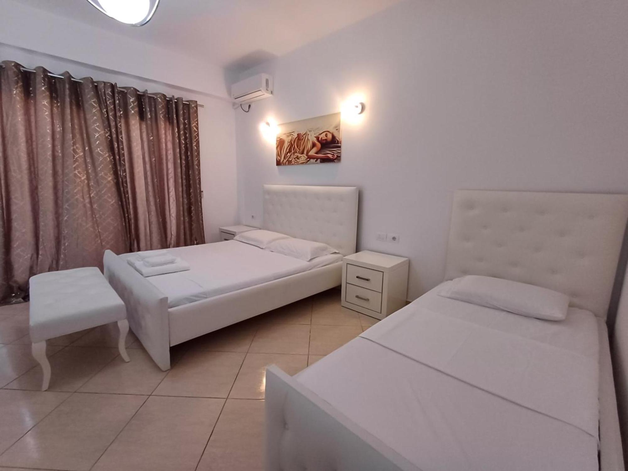 Hotel Sherifi Sarandë エクステリア 写真