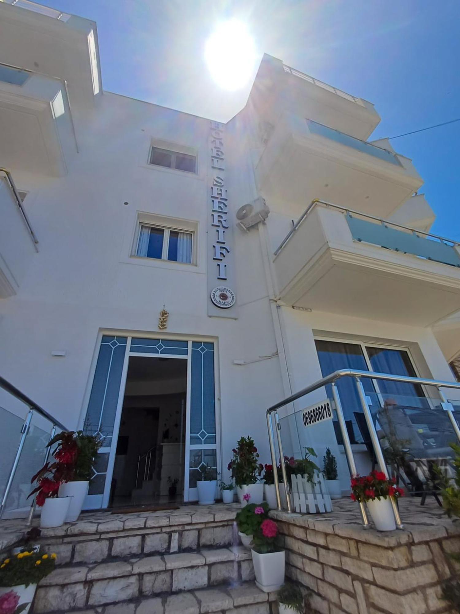 Hotel Sherifi Sarandë エクステリア 写真
