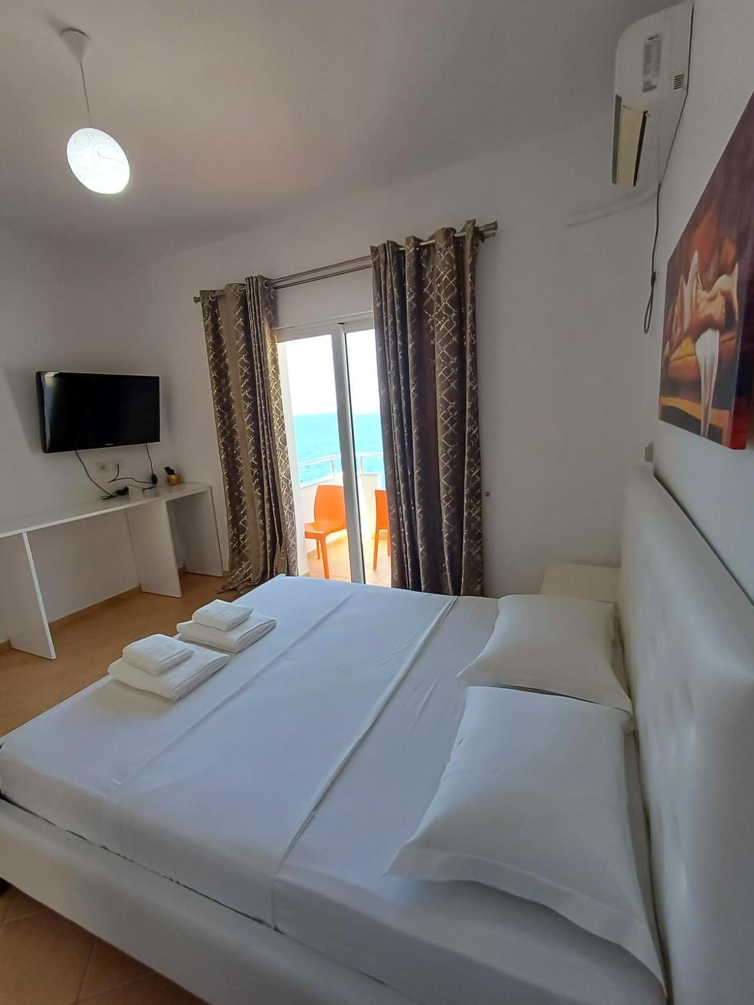 Hotel Sherifi Sarandë エクステリア 写真