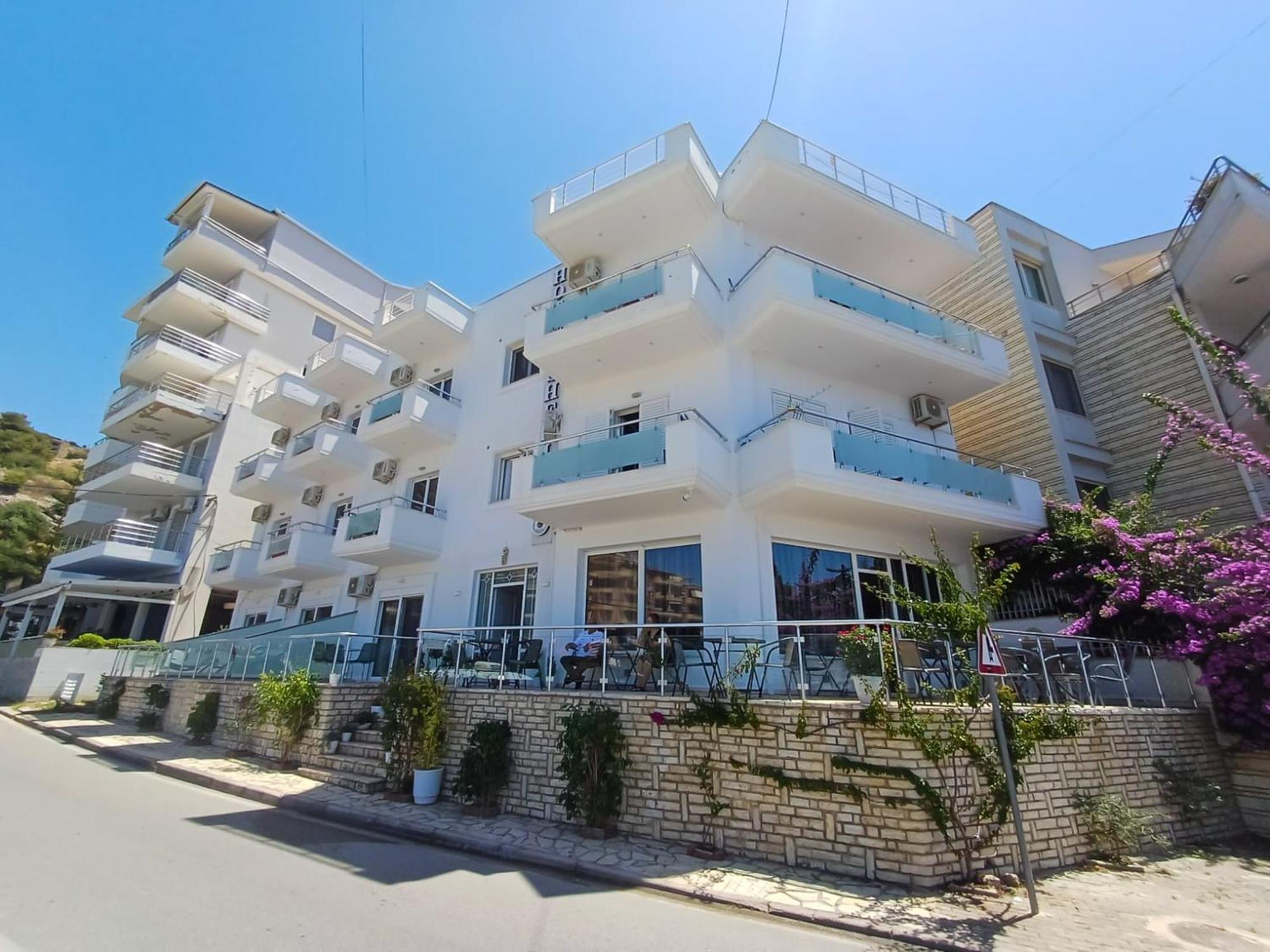 Hotel Sherifi Sarandë エクステリア 写真