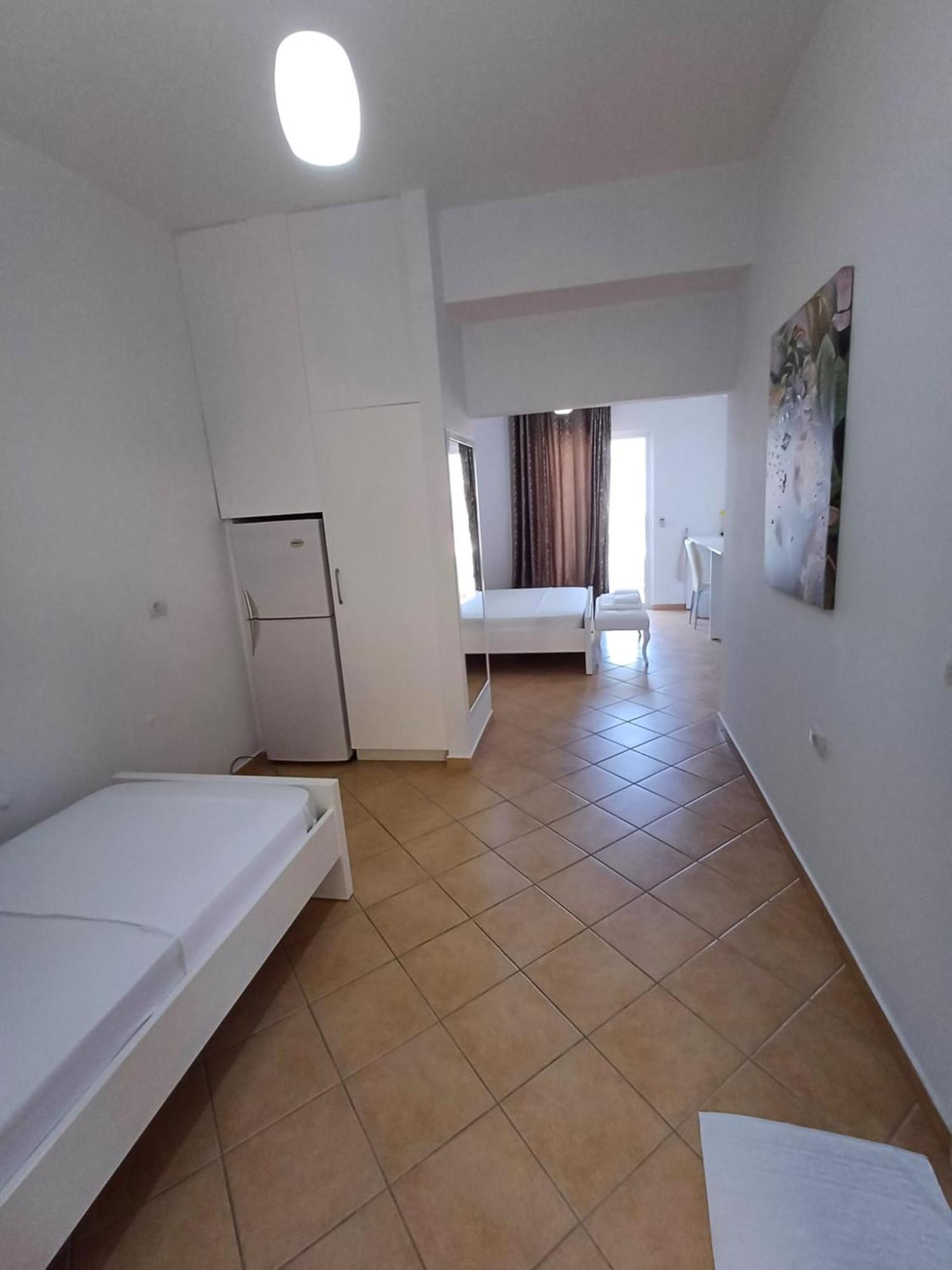 Hotel Sherifi Sarandë エクステリア 写真