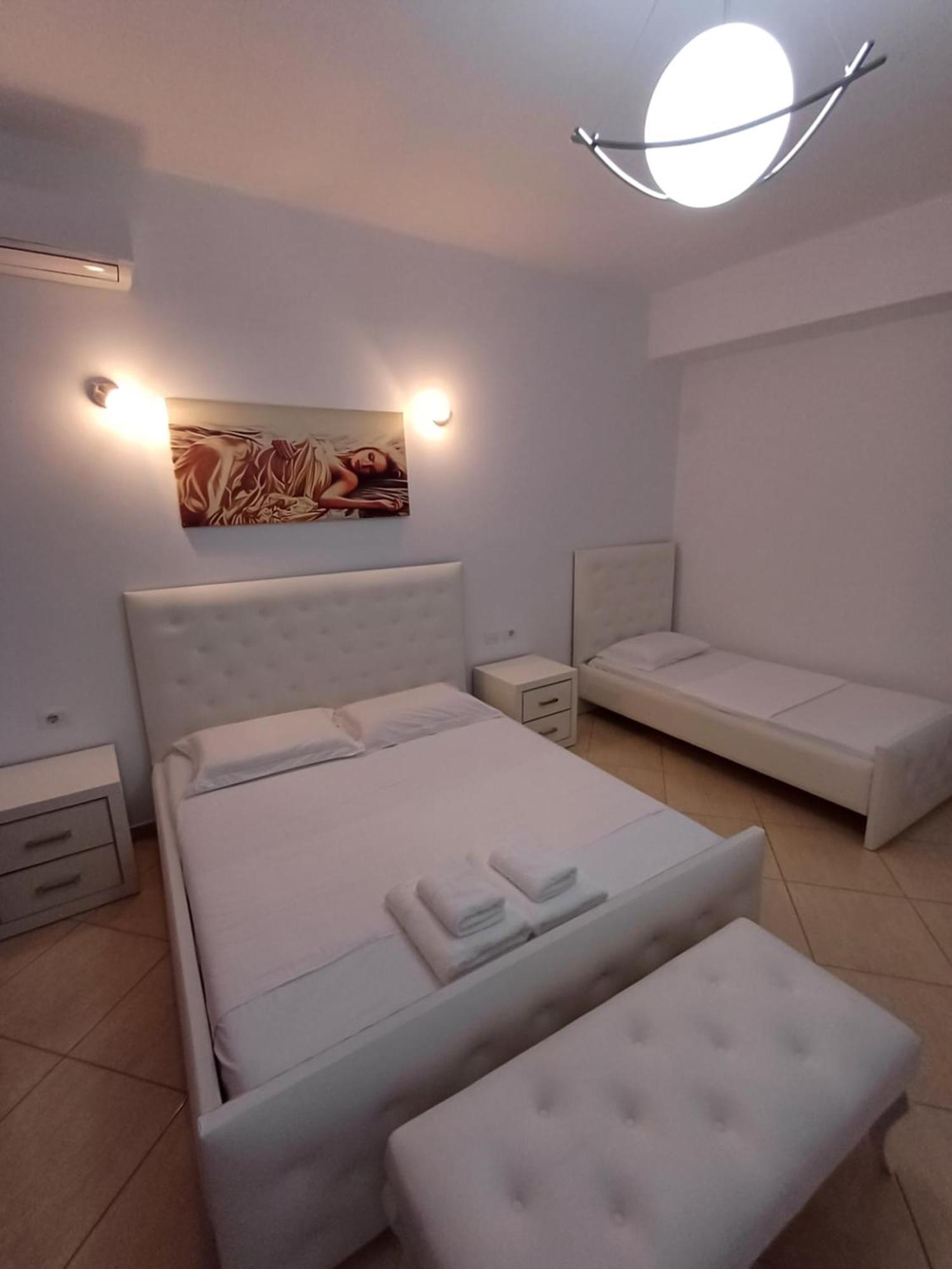 Hotel Sherifi Sarandë エクステリア 写真