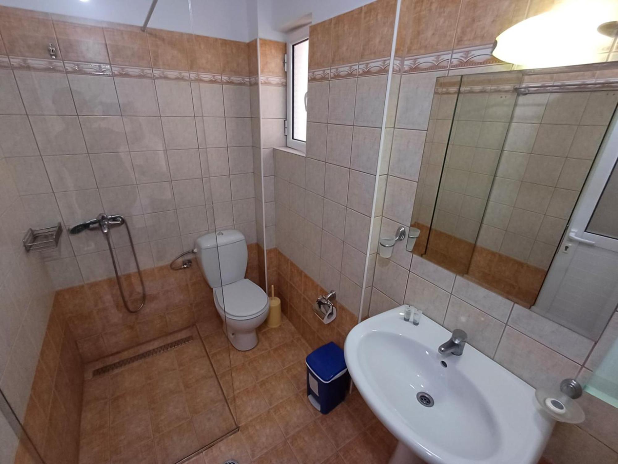 Hotel Sherifi Sarandë エクステリア 写真
