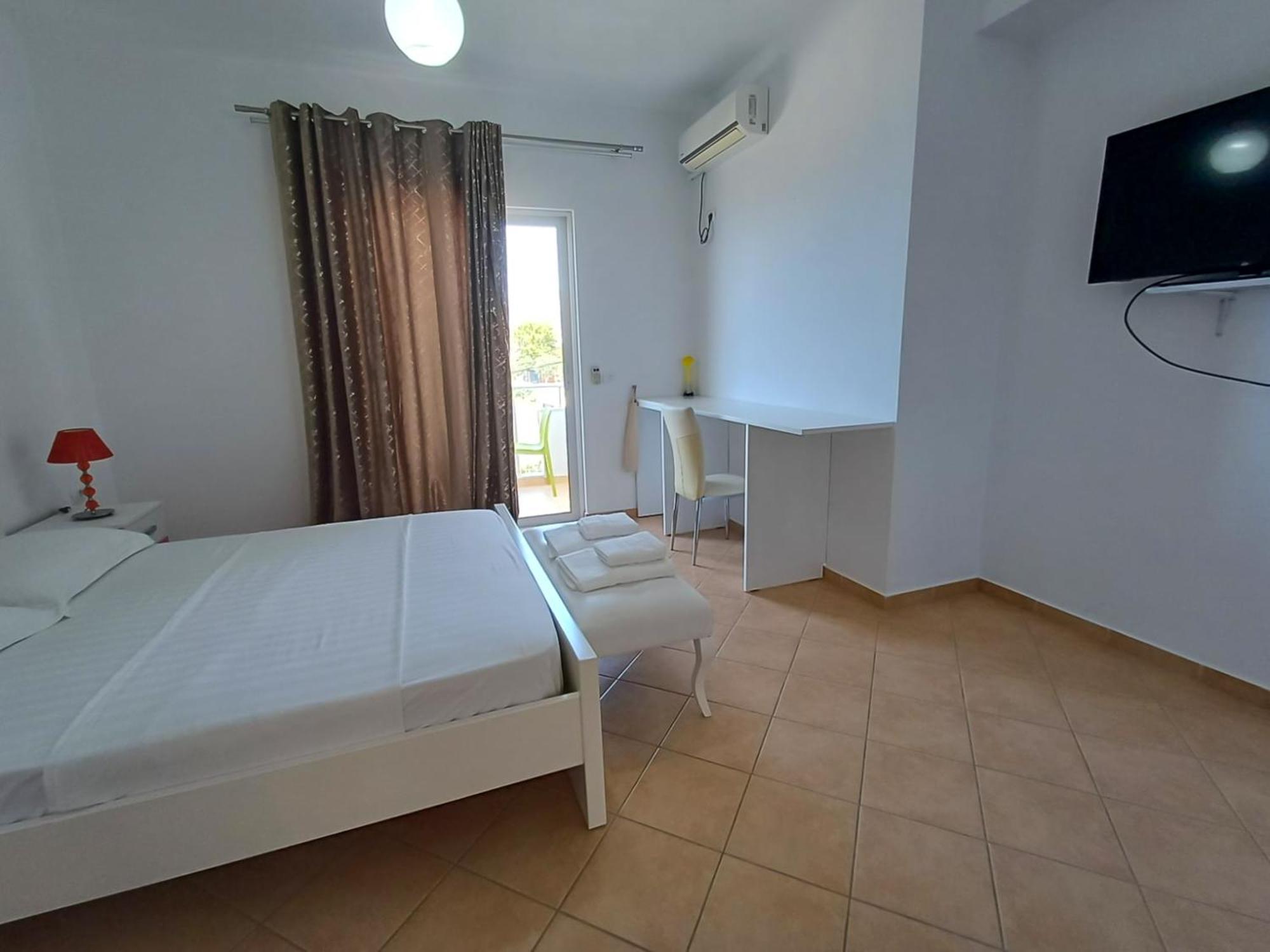 Hotel Sherifi Sarandë エクステリア 写真