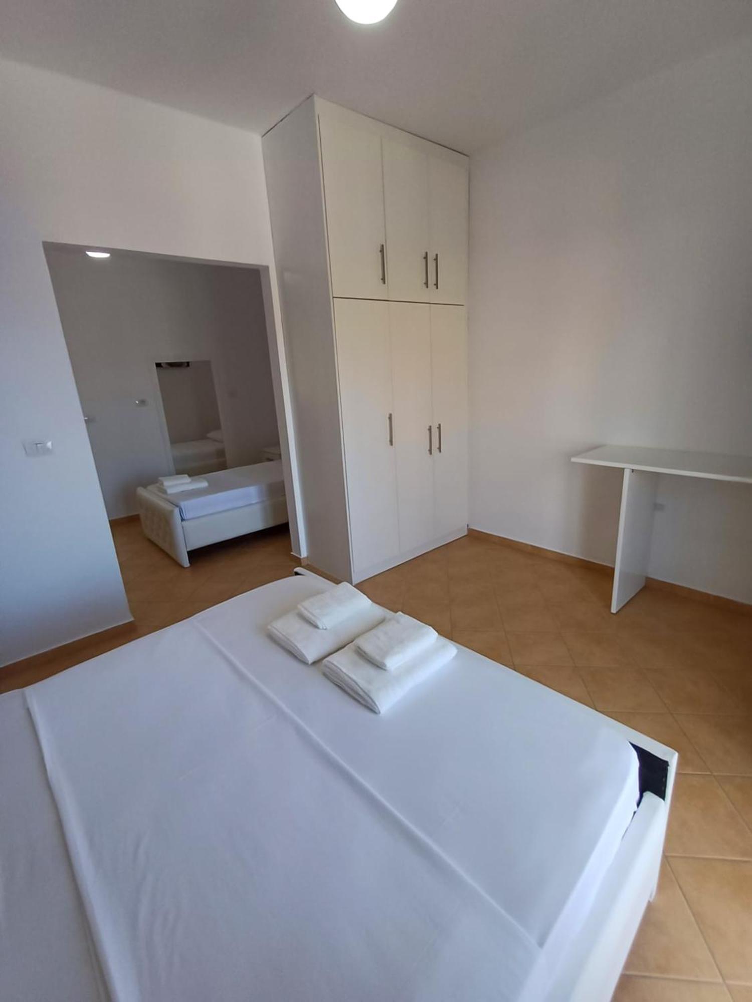 Hotel Sherifi Sarandë エクステリア 写真