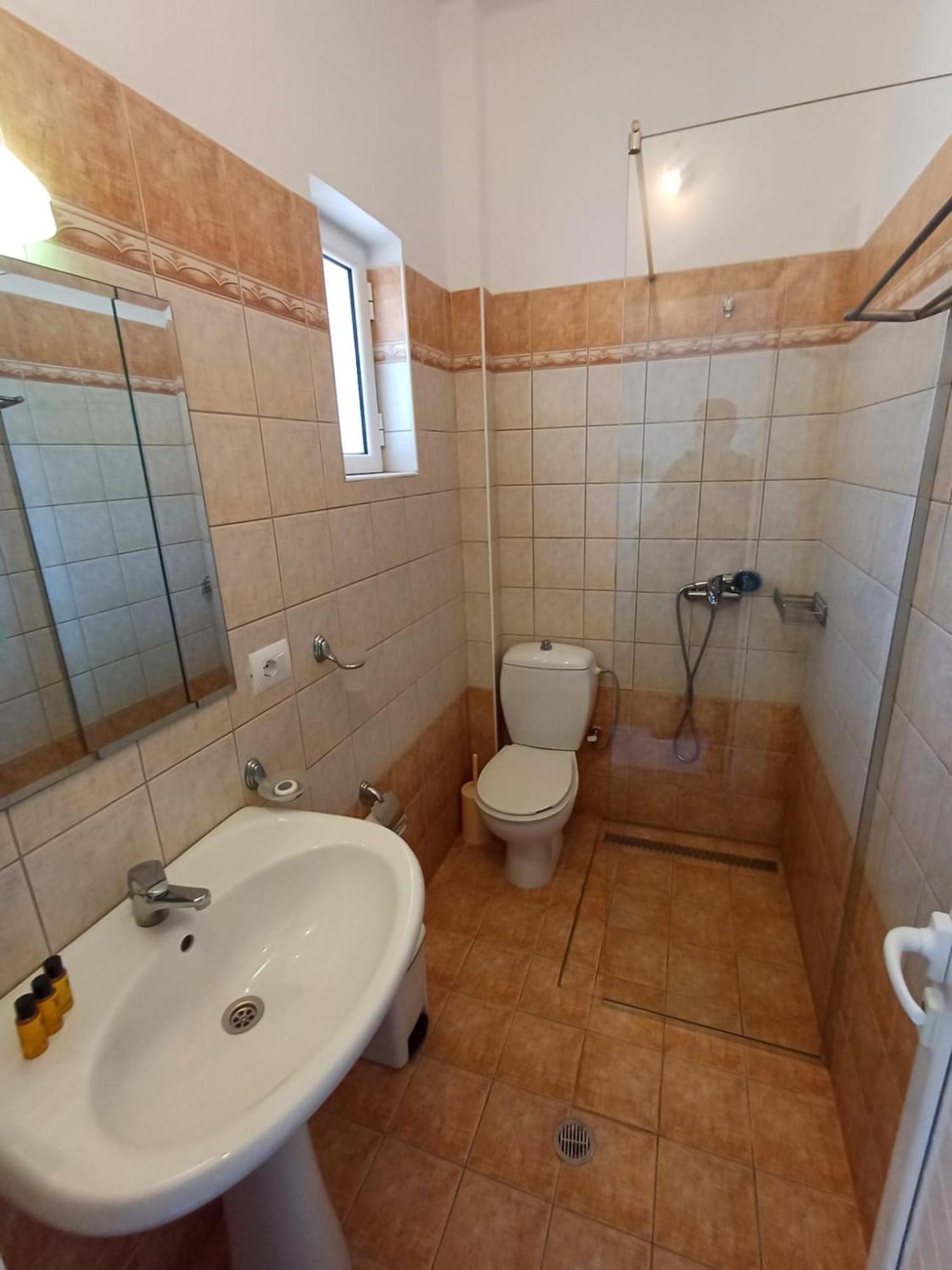 Hotel Sherifi Sarandë エクステリア 写真